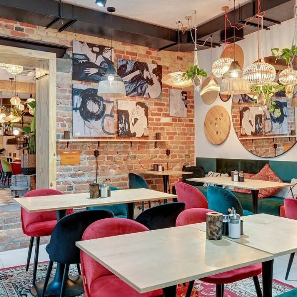 Pomelo Bistro Bar