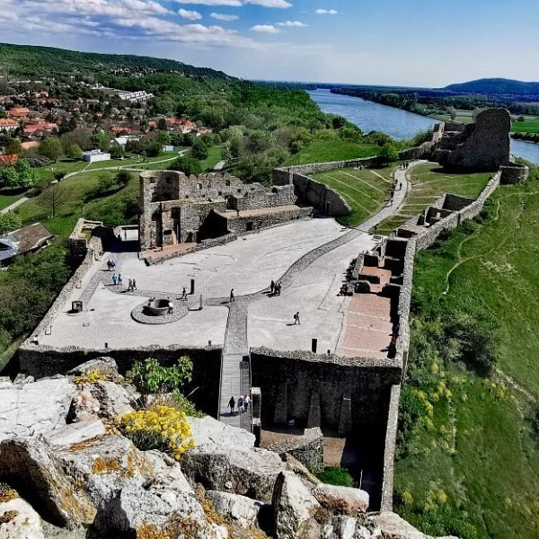 Замок Девин