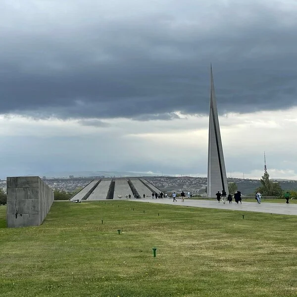 Мемориальный комплекс Цицернакаберд